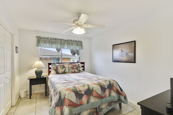 Room 10 of 32