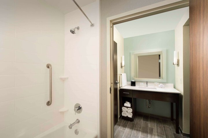 Room 20 of 33