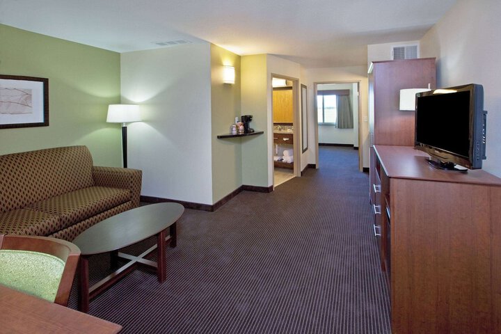 Room 27 of 37