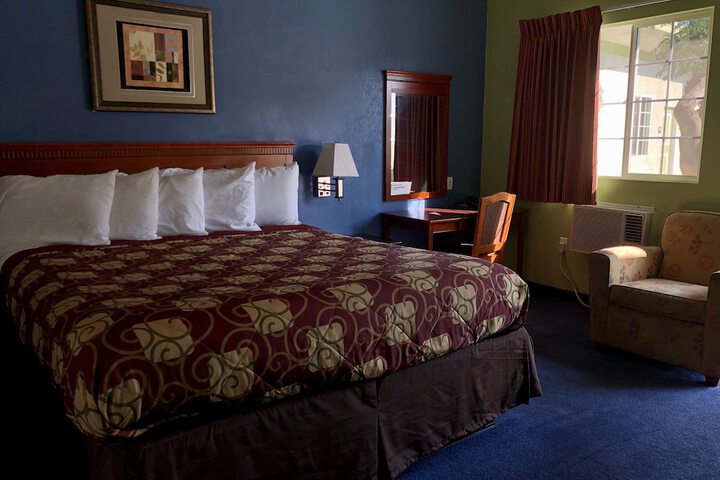 Room 9 of 34