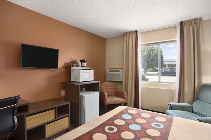 Room 13 of 16