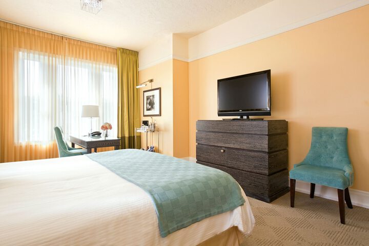 Room 33 of 60