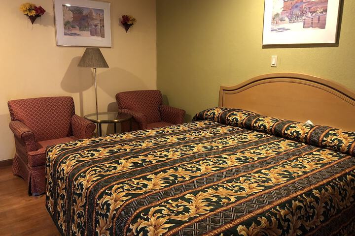 Room 7 of 25