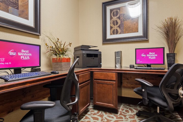 Business Center 27 of 27