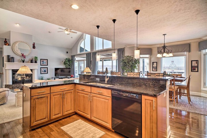Spacious Baneberry Home w / Lake Douglas Views!