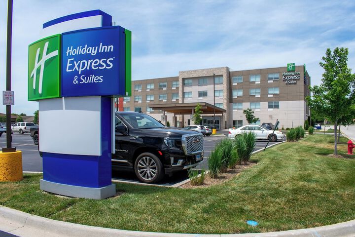 Holiday Inn Express & Suites Yorkville by IHG