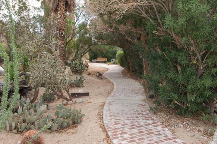 SUNNYVALE GARDEN SUITES HOTEL 29 PALMS A