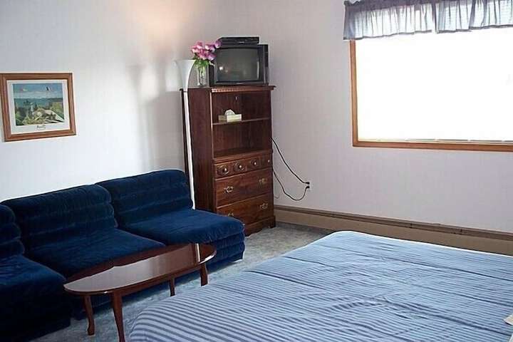 Room 10 of 32