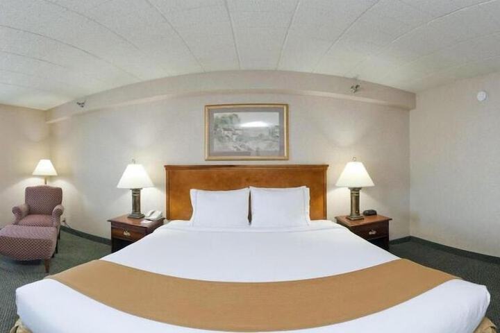 Holiday Inn Express Hotel & Suites Pittsburgh West Mifflin by IHG