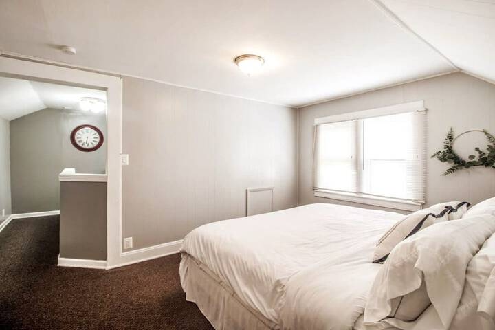 Automaniac Spot in the Heart of Pontiac 3 Beds 2 Baths