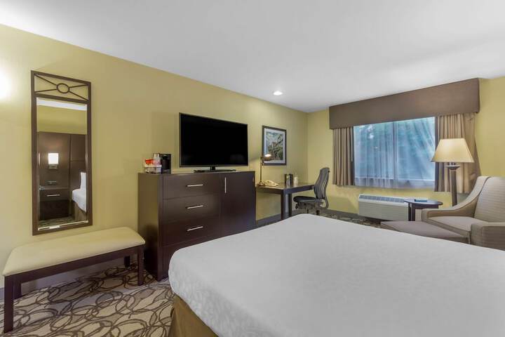 Room 28 of 40