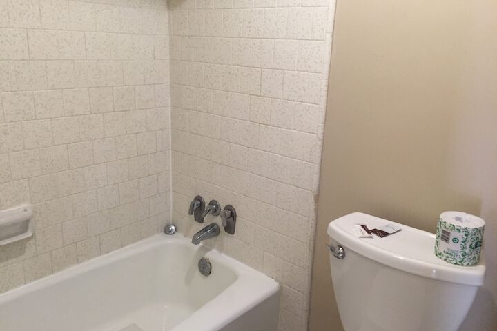 Room 32 of 100
