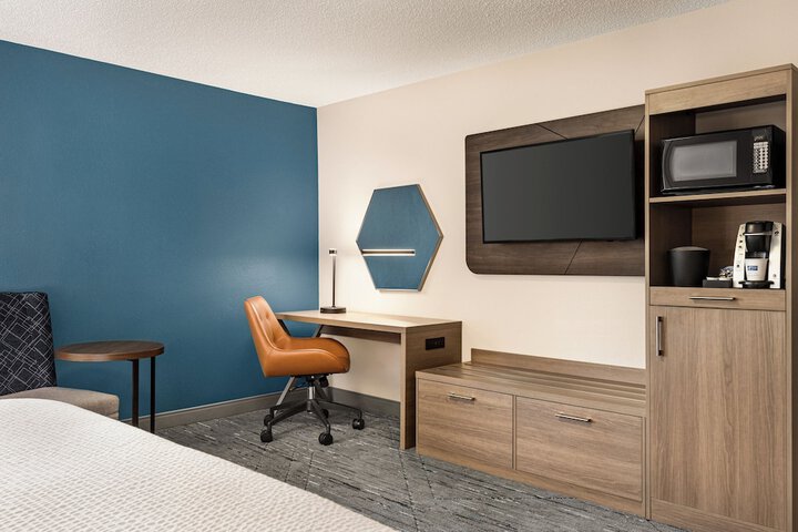 Holiday Inn Express Bowling Green by IHG