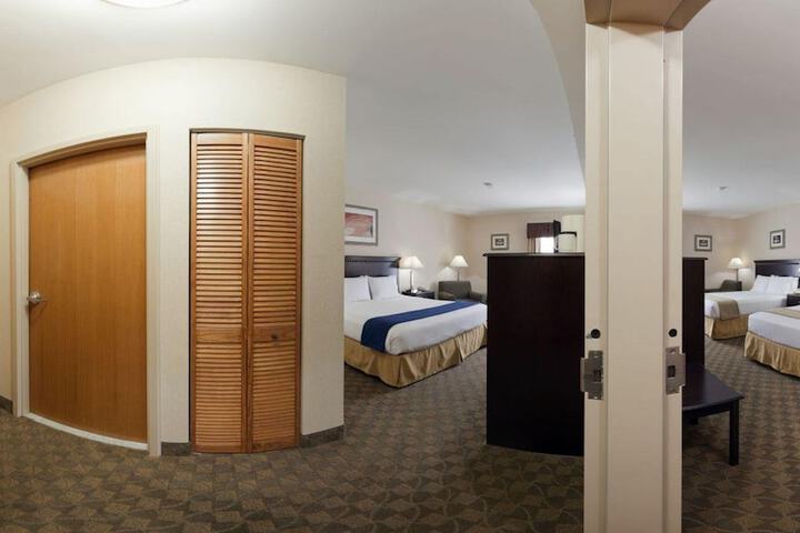 Room 32 of 49