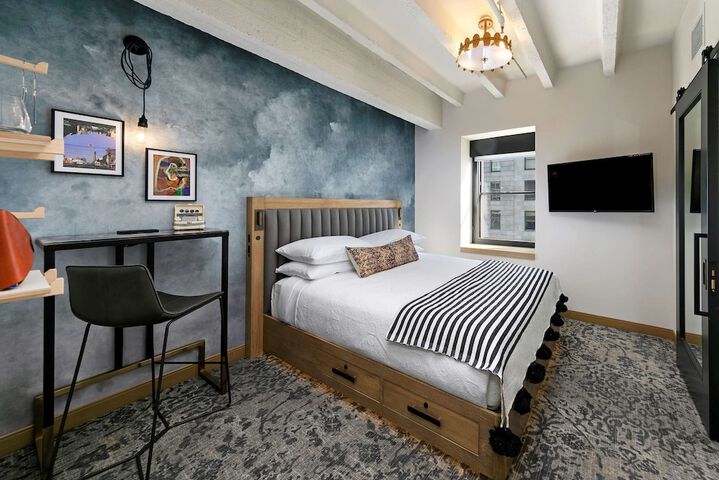 Room 9 of 49