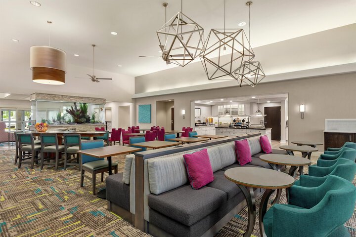 Homewood Suites by Hilton Fort Myers Airport / FGCU