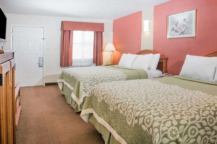 Room 10 of 14