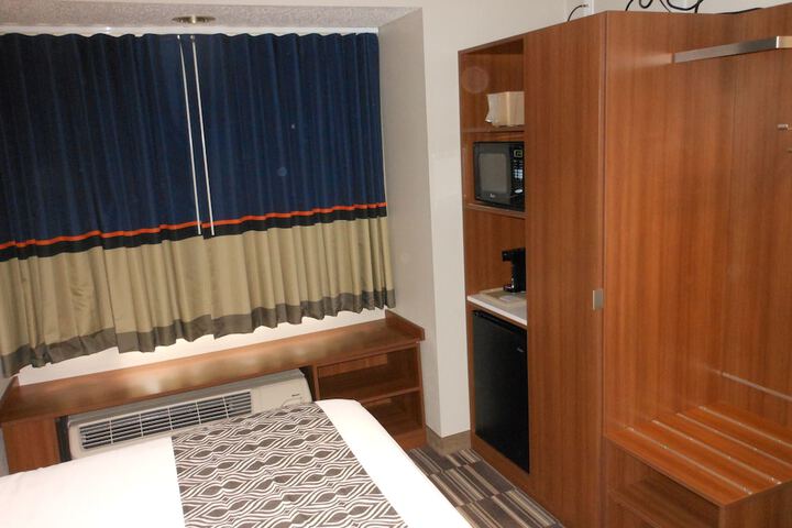 Room 25 of 48