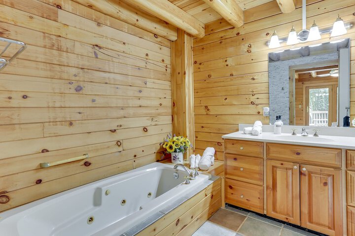 Pocono Dog-Friendly Home on River