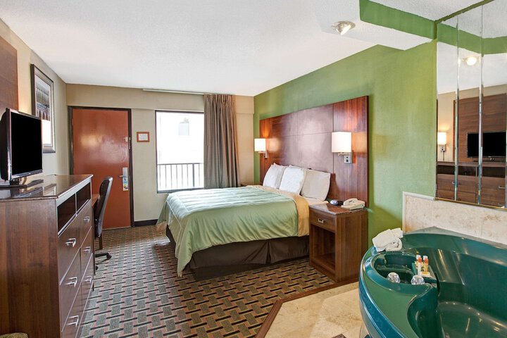 Room 14 of 36