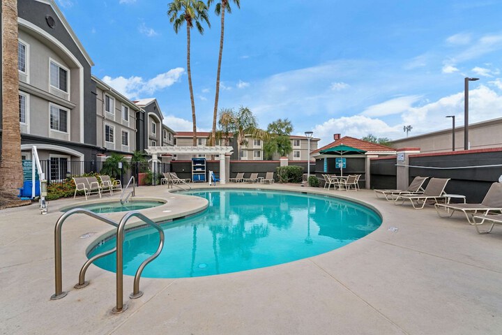Pool 2 of 39