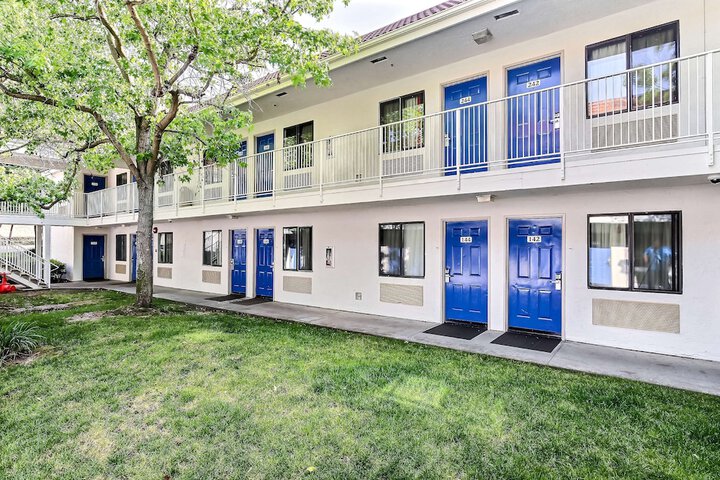 Motel 6 Pinole CA
