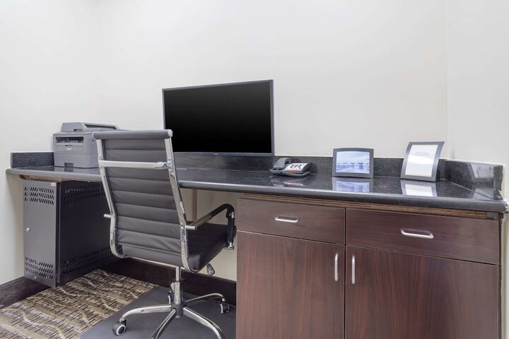 Business Center 36 of 37