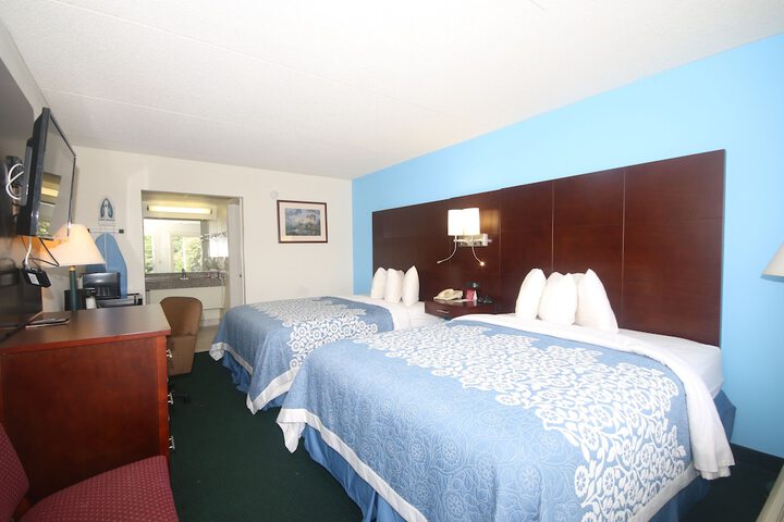 Room 32 of 40