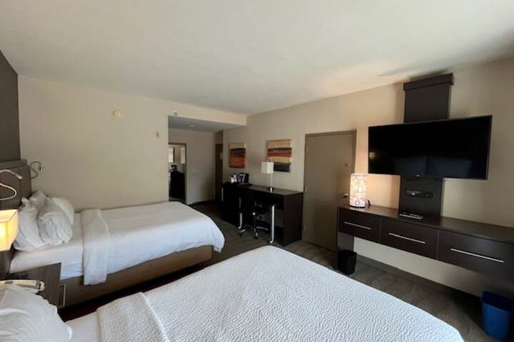 Holiday Inn Express Hotel Naples Downtown - 5th Avenue