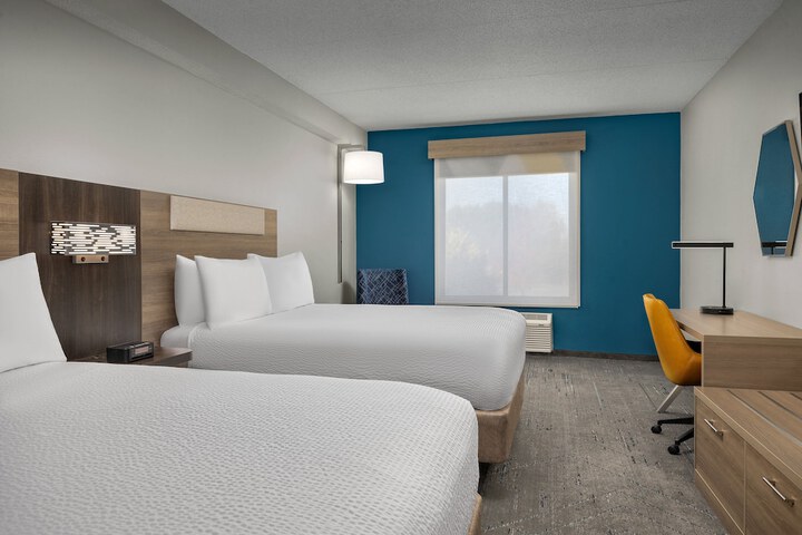 Room 32 of 47