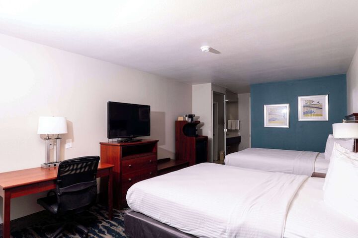 Room 6 of 28