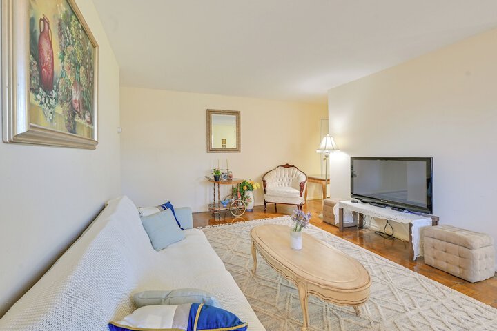 Cozy Bay Shore Condo Near Museums & Outdoor Rec!