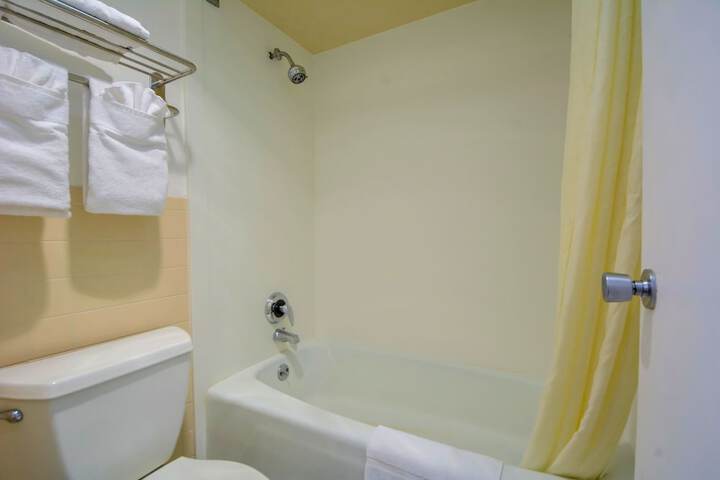 Room 12 of 19