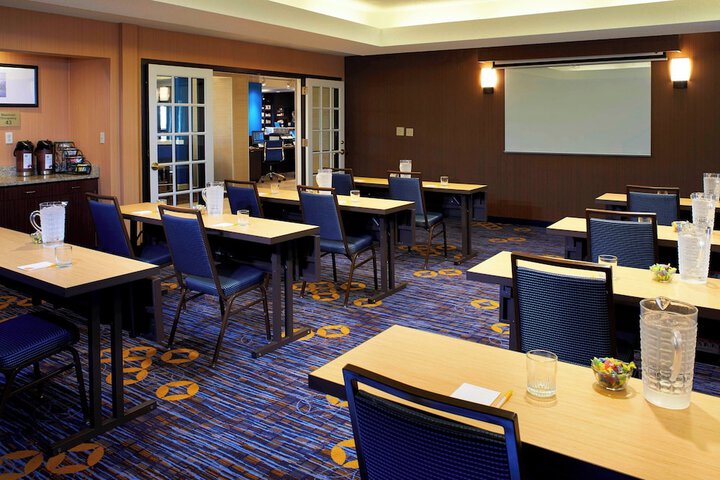 Courtyard by Marriott Detroit Utica