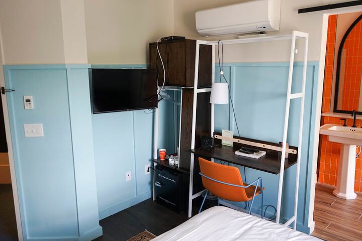 Room 92 of 195