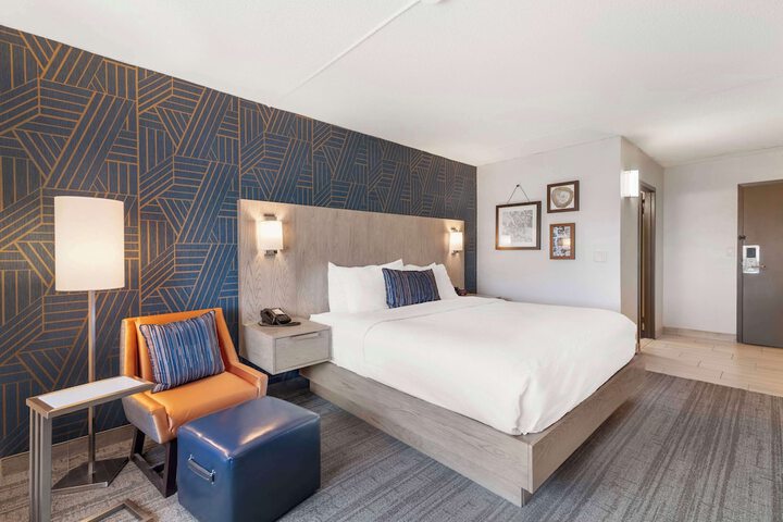 Room 17 of 43