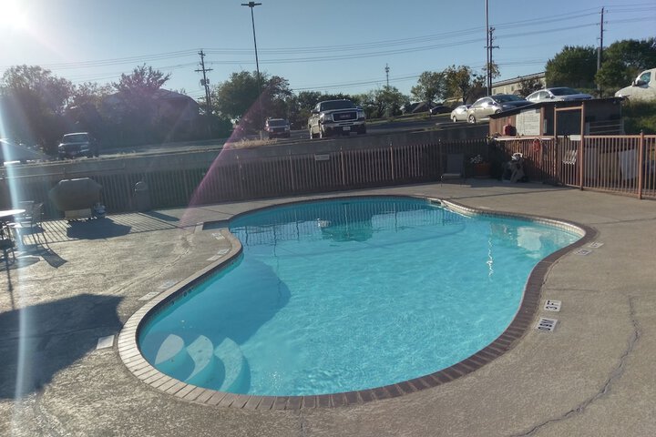 Windcrest Inn and Suites