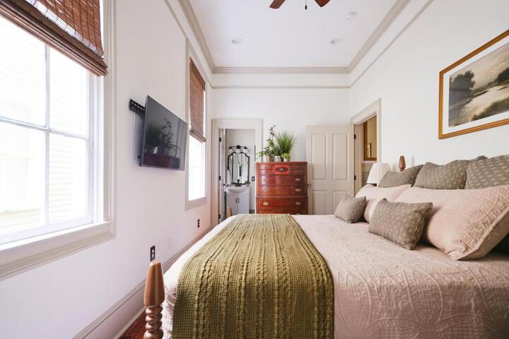 111 Waldburg street Beautifully Renovated Historic 5 bedroom 5 bath