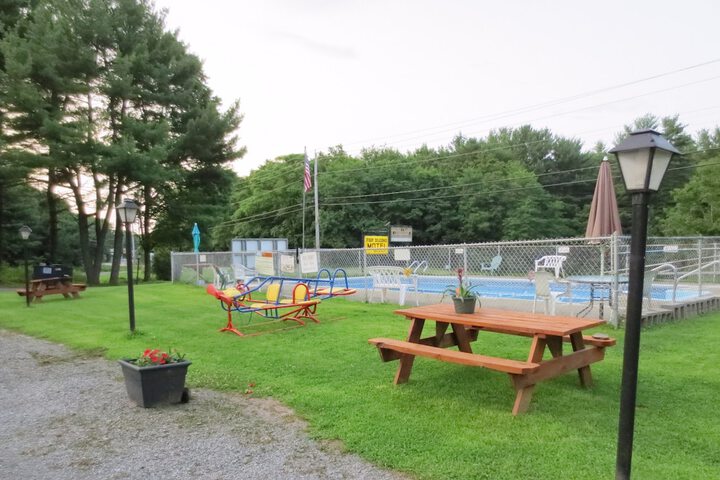 Four Seasons Motel