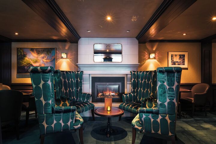 Chateau Victoria Hotel and Suites