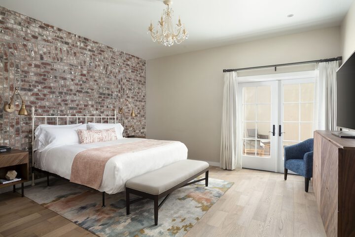 Room 21 of 34