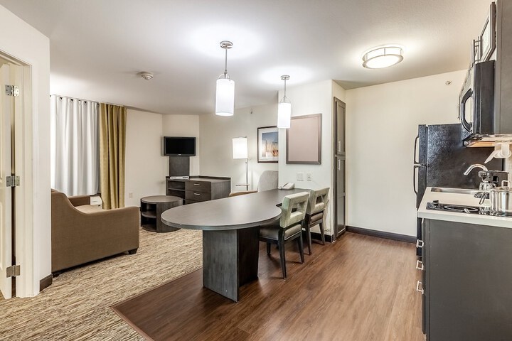 Room 16 of 32