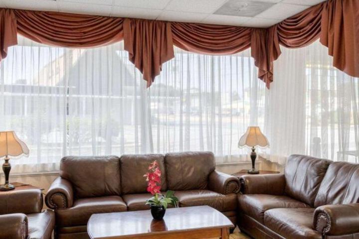 Rodeway Inn University