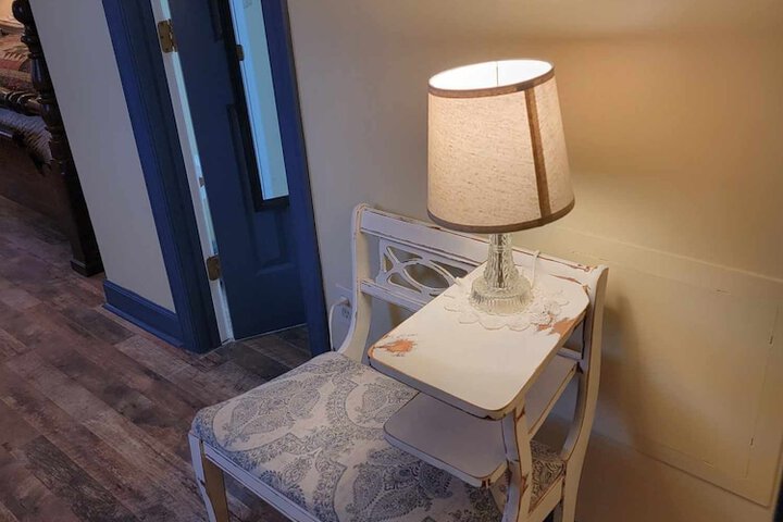 Room 33 of 62