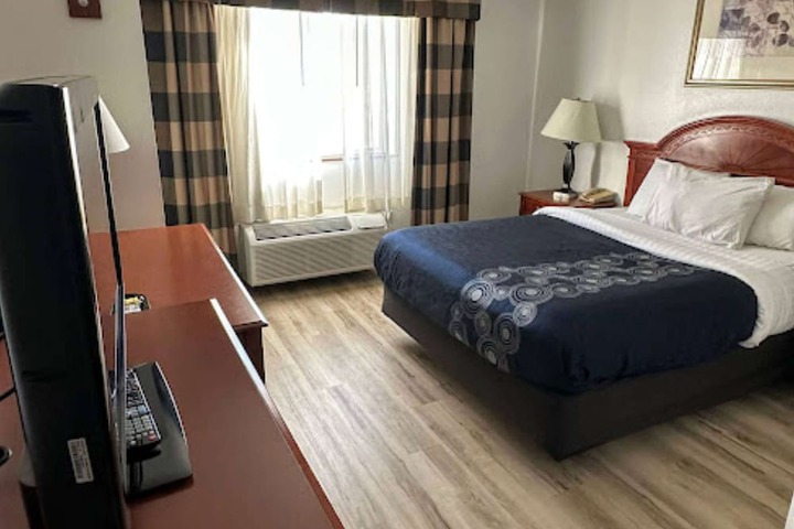 Room 35 of 64