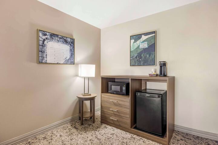 Best Western Plus Grand Manor Inn