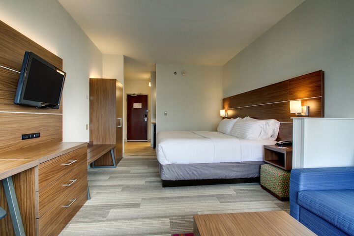 Room 32 of 69