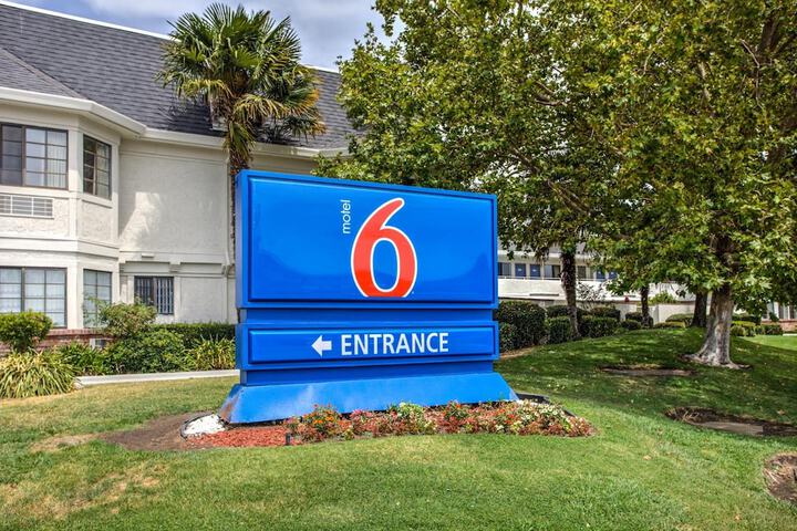 Hotel 3 of 65