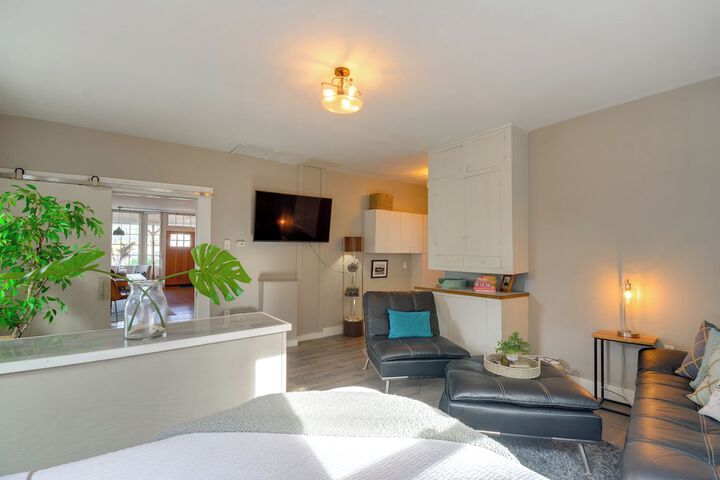 Gig Harbor House w / Private Beach + Views!