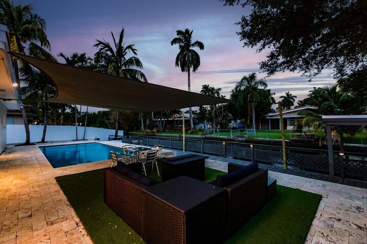 Stylish Aventura Home With Pool on Intercostal